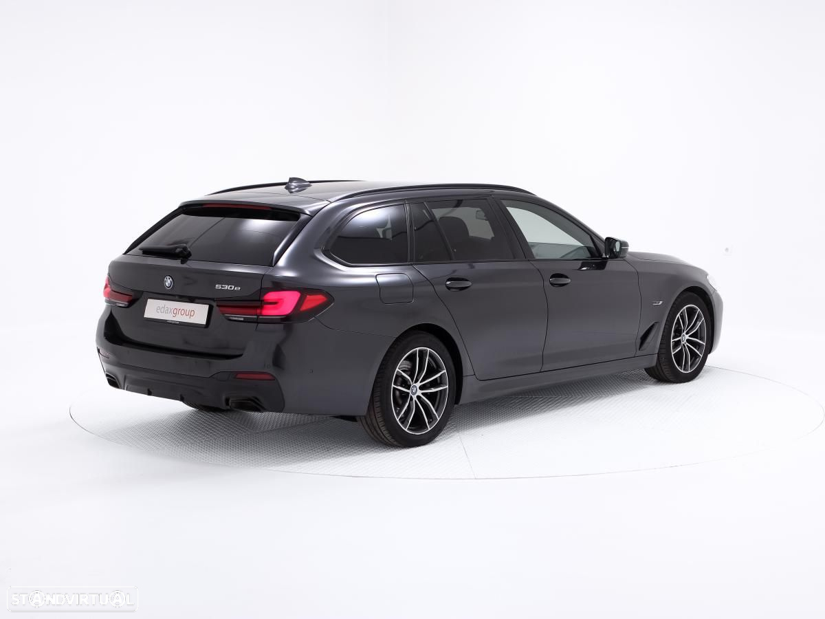 BMW 530 e Pack Desportivo M - 3