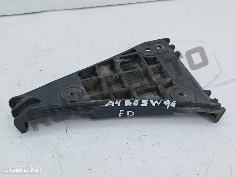 Guia / Encaixe Pára-choques Frente Direito 8d080_7284 Audi A4 B - 1