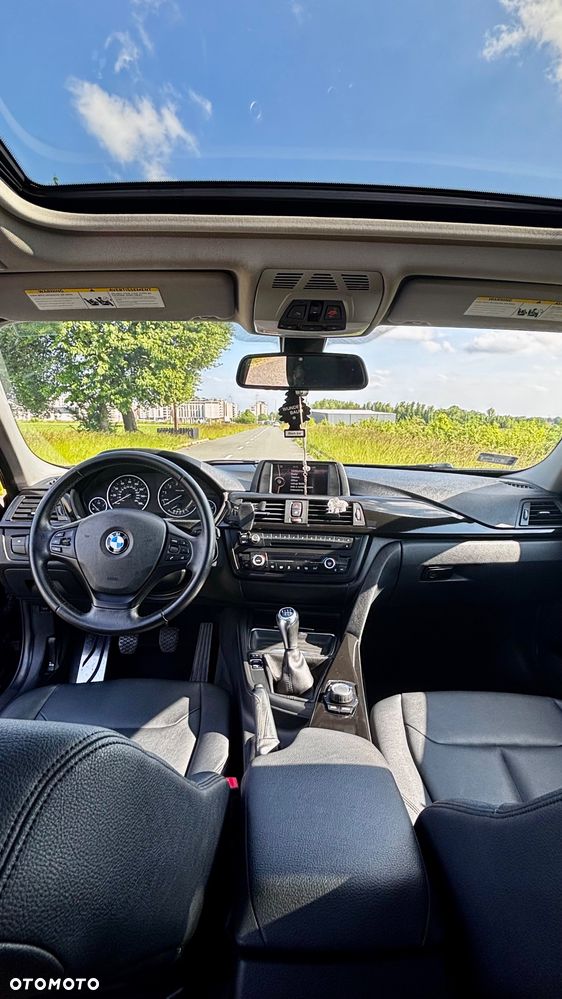 BMW Seria 3 328i - 10