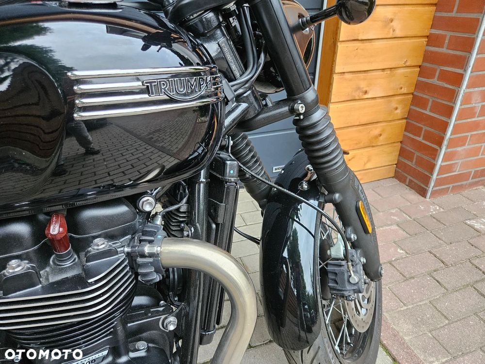 Triumph Bonneville - 8