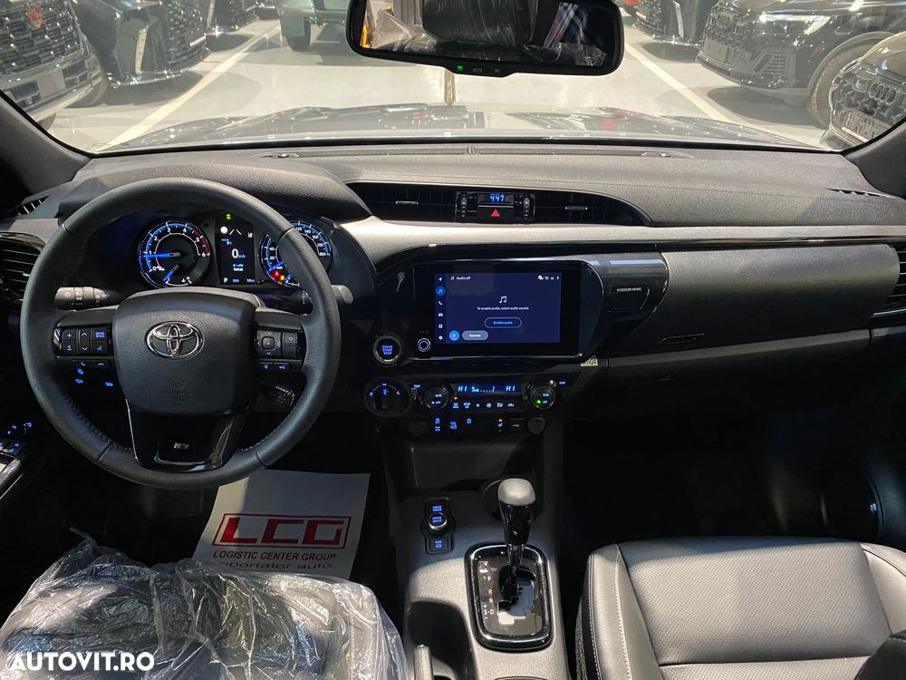 Toyota Hilux 2.8D 204CP 4x4 Double Cab AT MHEV Invincible - 12