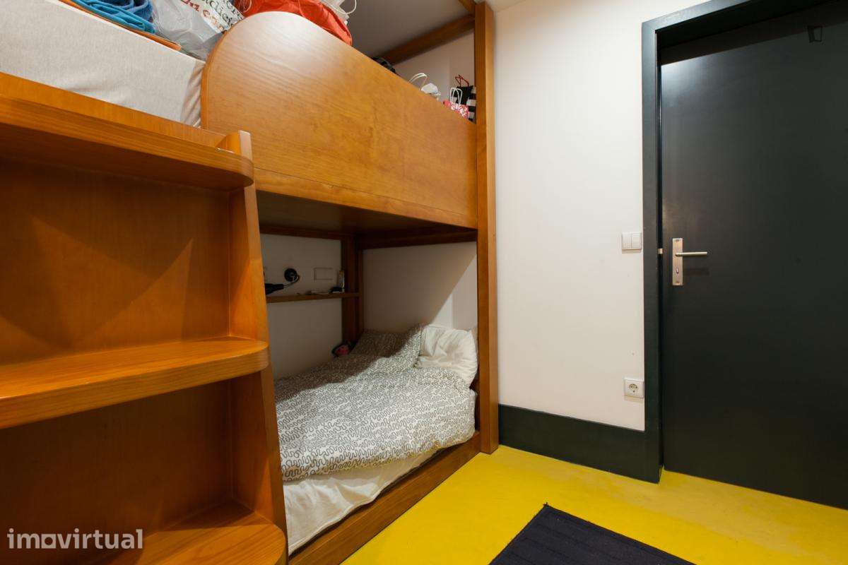 Quarto - localizado em Paranhos Porto - Grande imagem: 5/34