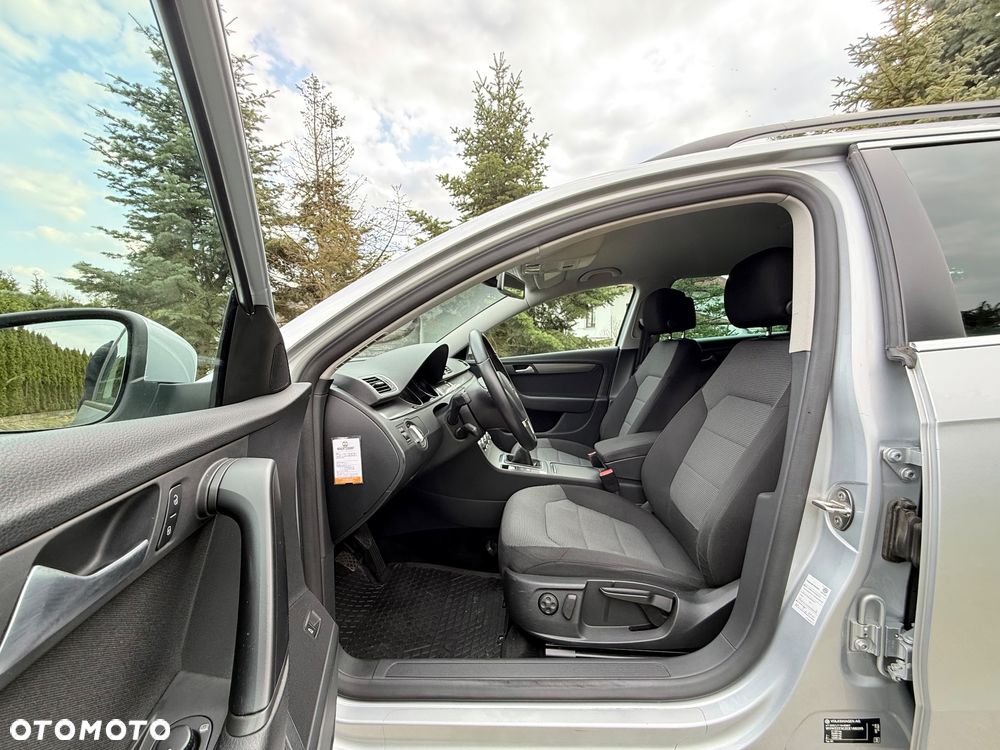 Volkswagen Passat 1.6 TDI DPF BlueMot Highline - 16