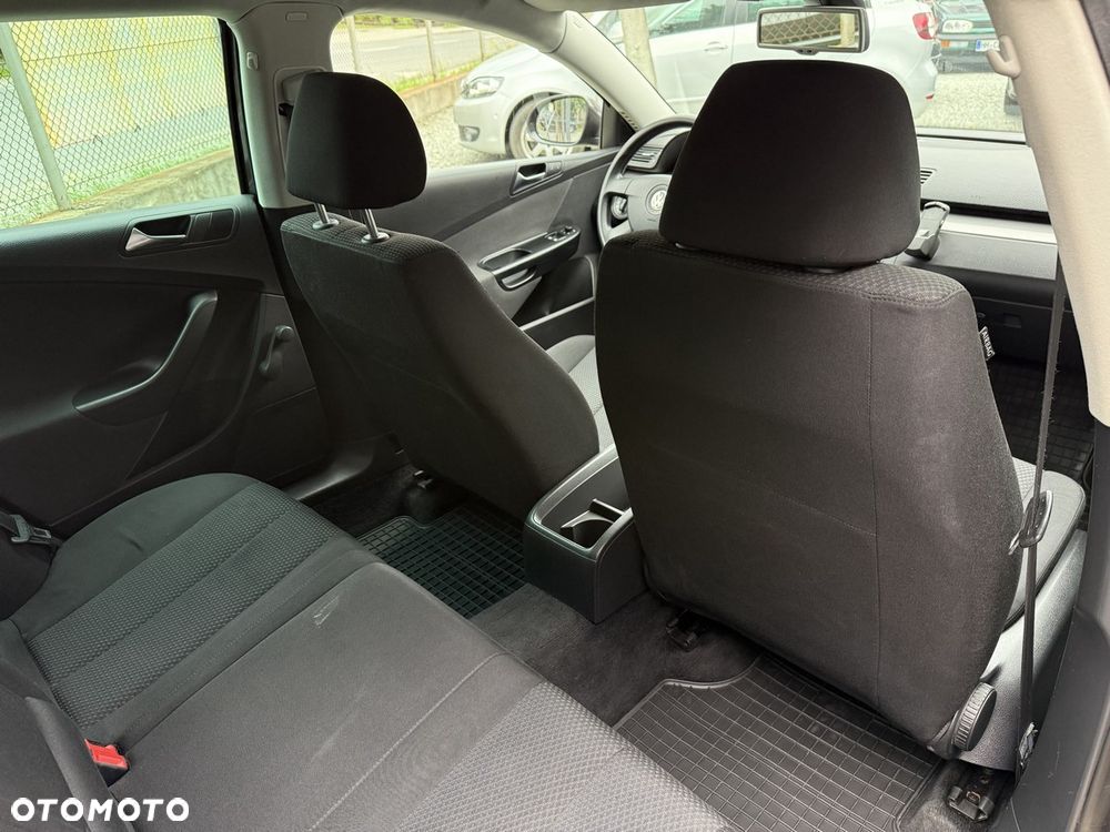 Volkswagen Passat 1.6 - 22