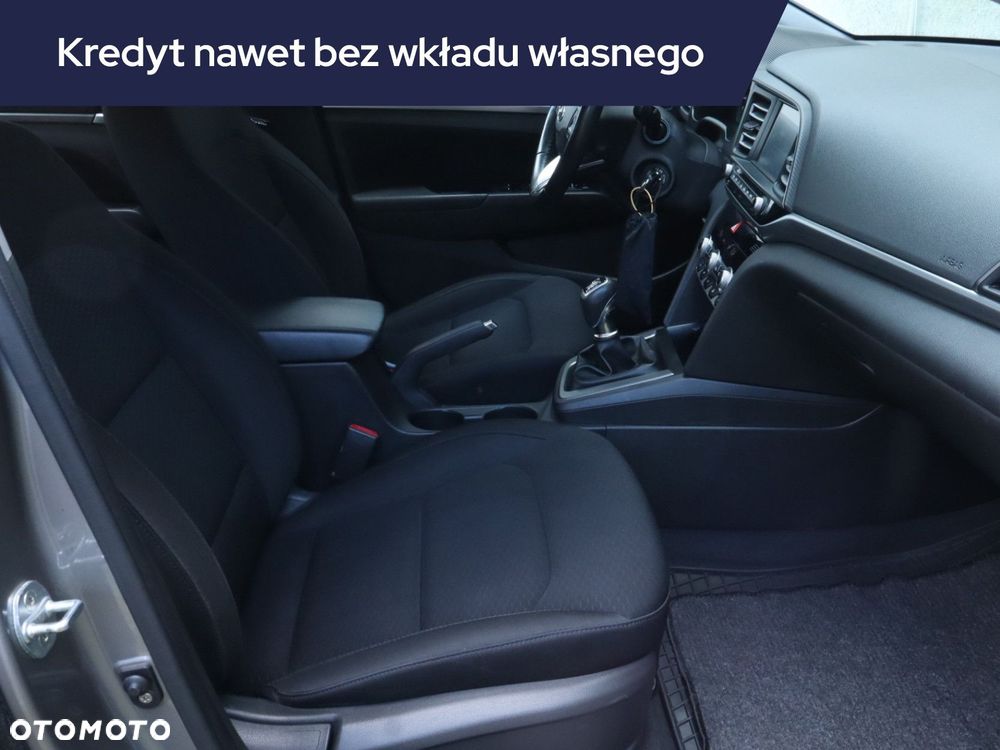 Hyundai Elantra - 11