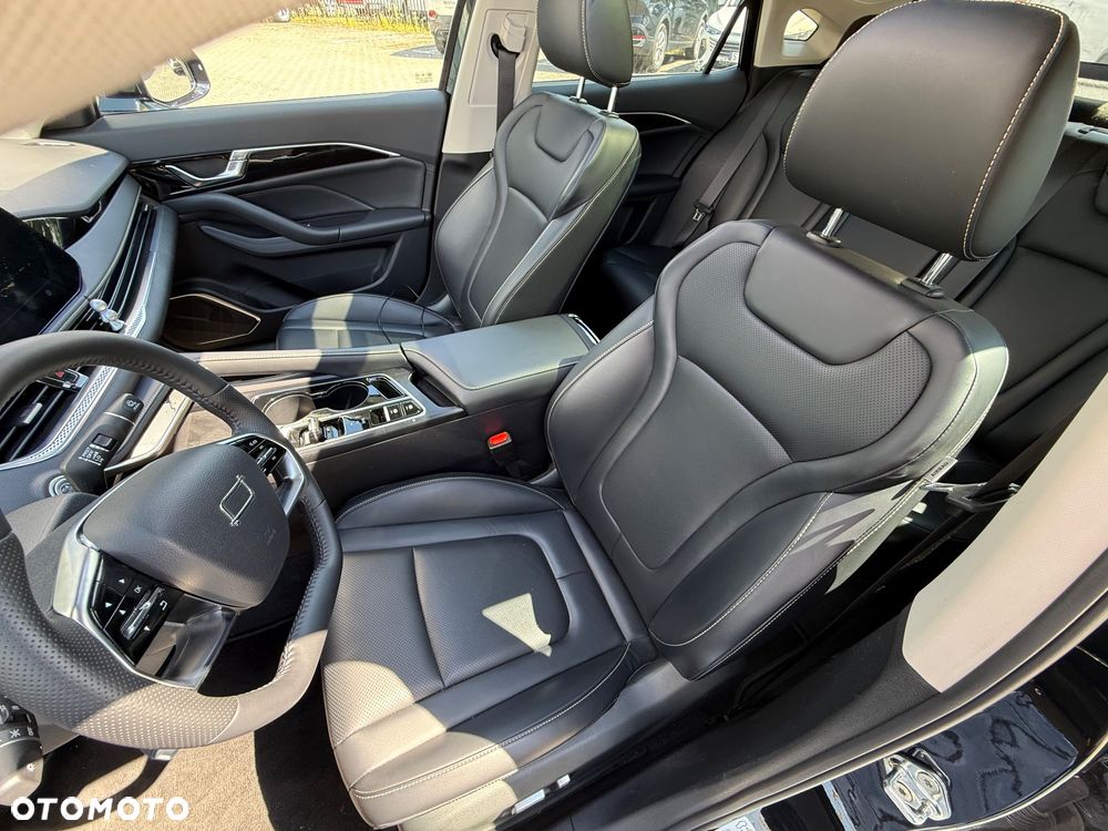 Bestune B70 2.0T Elegance - 36