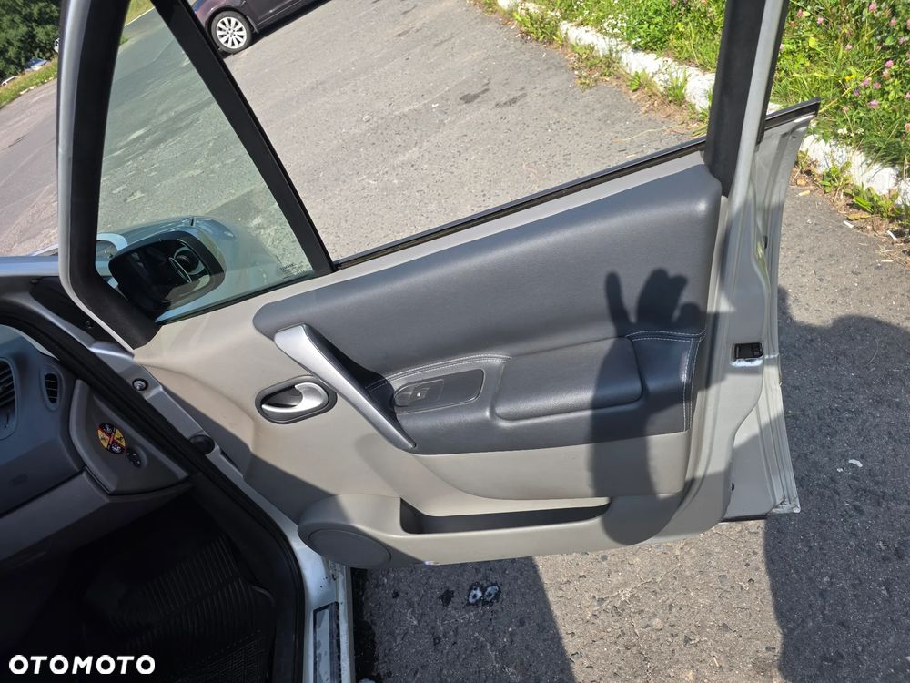 Renault Scenic 2.0 16V Privilege - 8