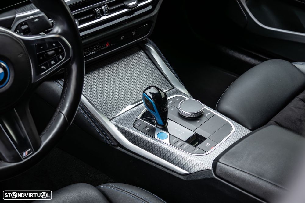 BMW i4 eDrive40 Desportiva M - 23
