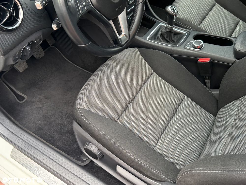 Mercedes-Benz Klasa A 180 (BlueEFFICIENCY) - 31