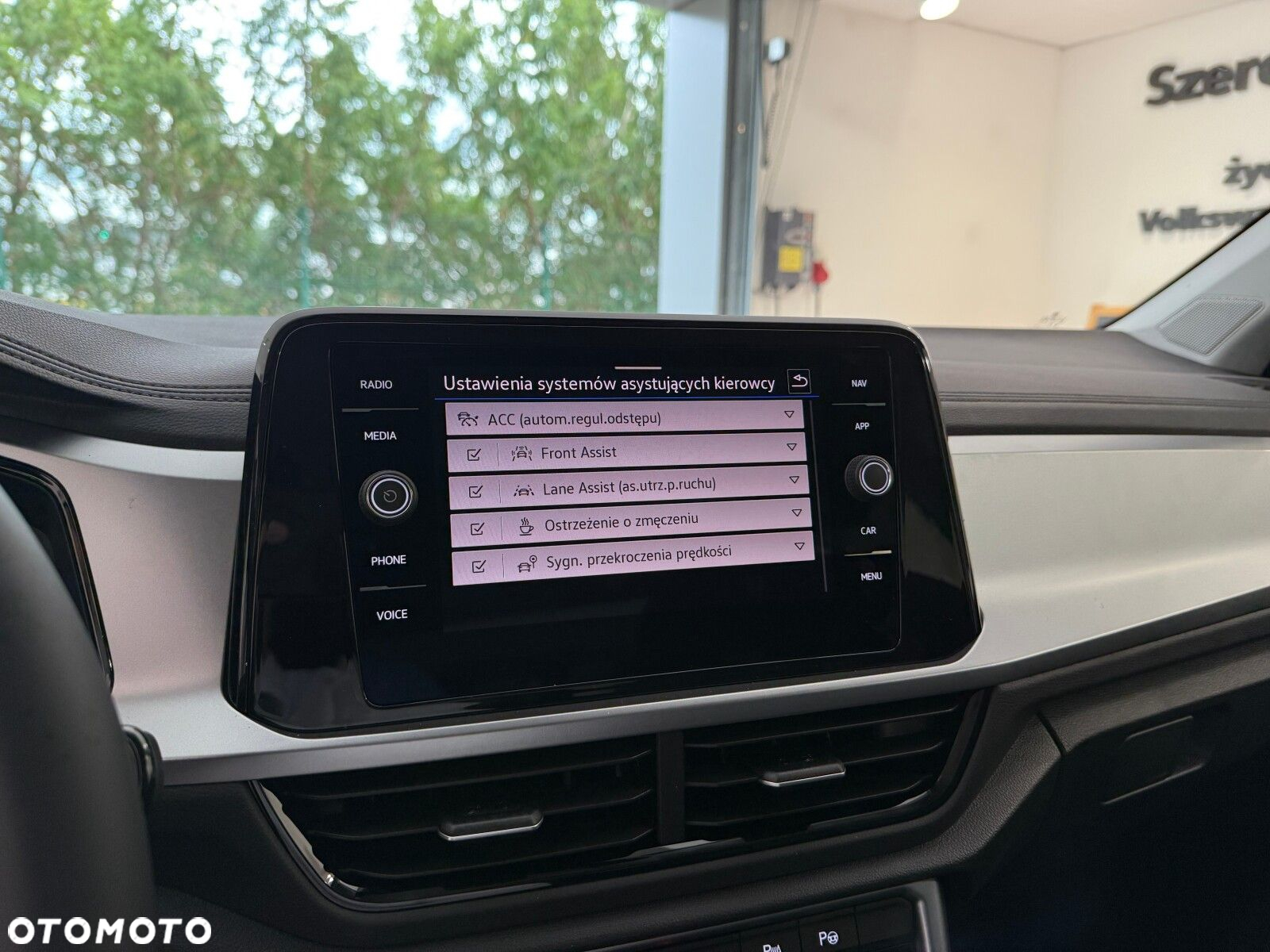 Volkswagen T-Roc - 13