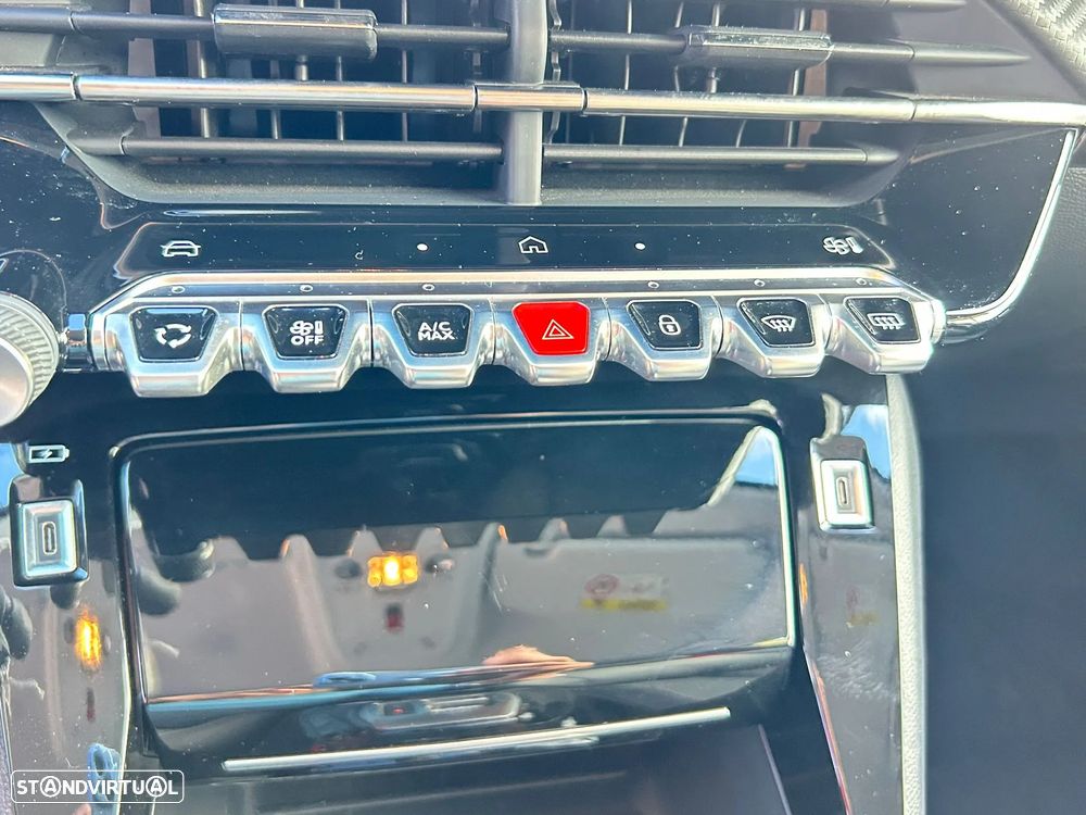 Peugeot 208 1.2 Hybrid Allure e-DCS6 - 36