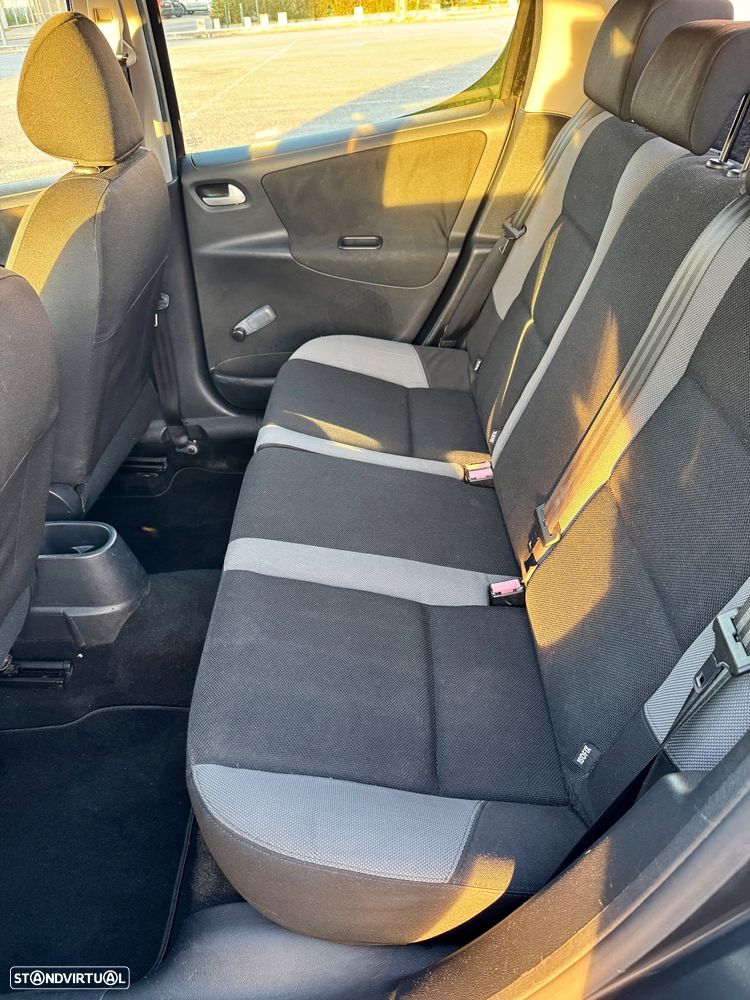 Peugeot 207 1.4 16V Trendy - 12