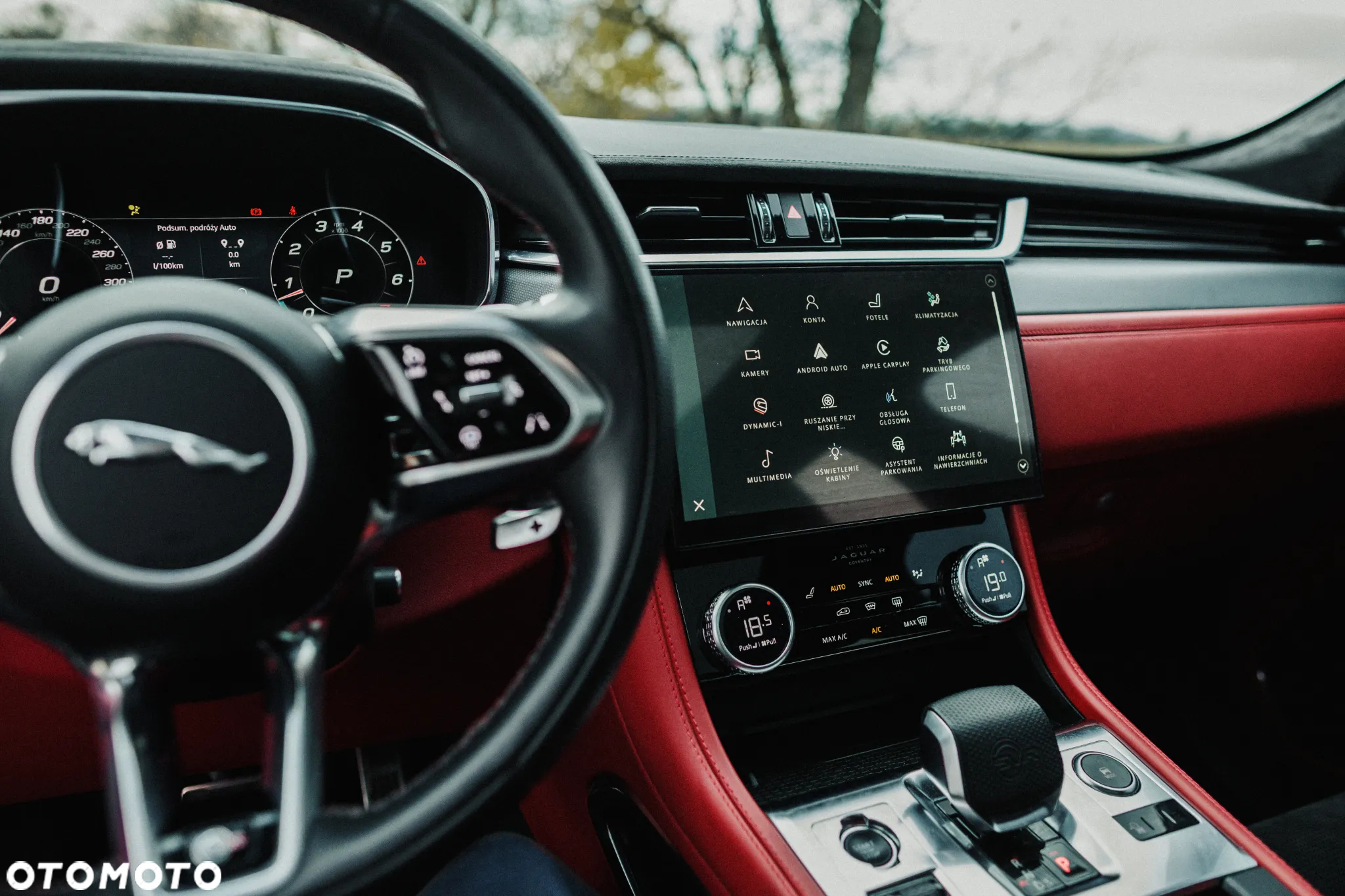 Jaguar F-Pace 5.0 V8 P550 AWD SVR - 12