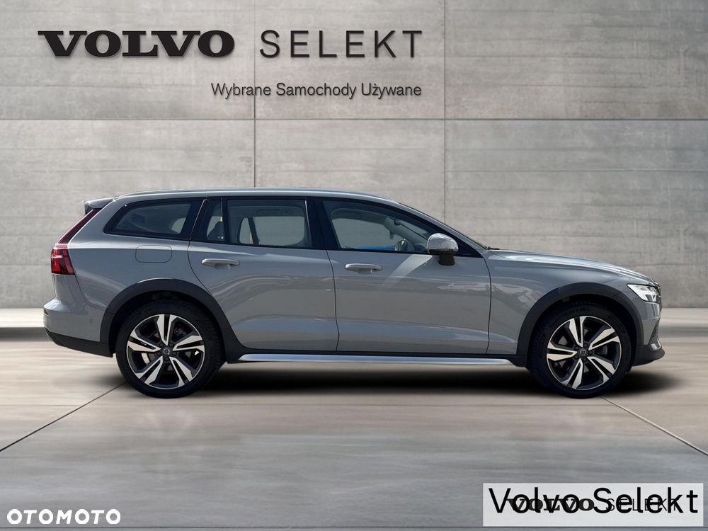 Volvo V60 Cross Country - 10