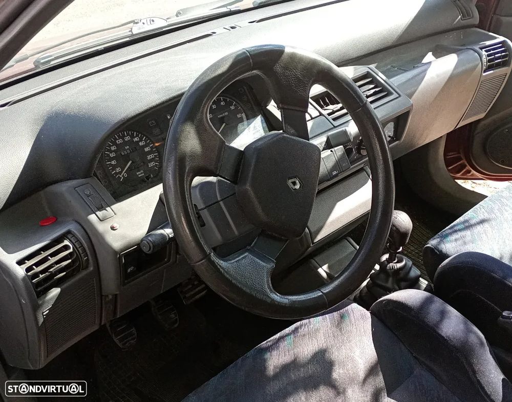 Renault Clio 1.4 RTi - 8