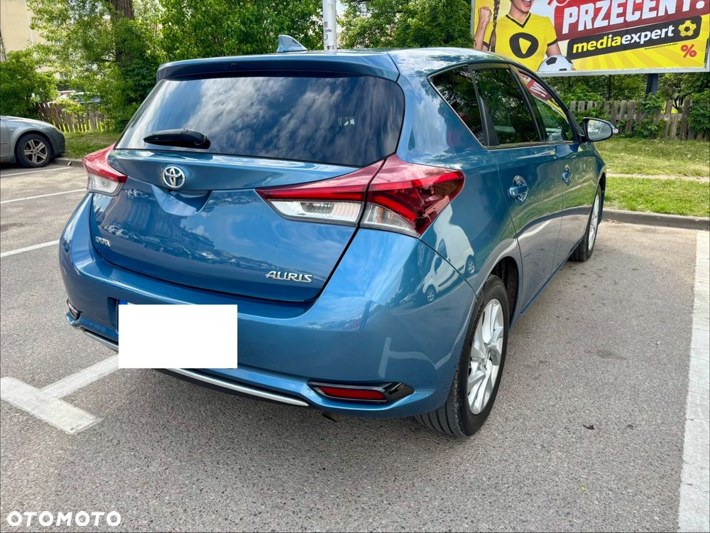 Toyota Auris 1.6 Premium + - 4