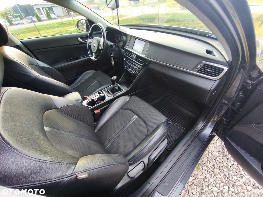 Kia Optima - 30