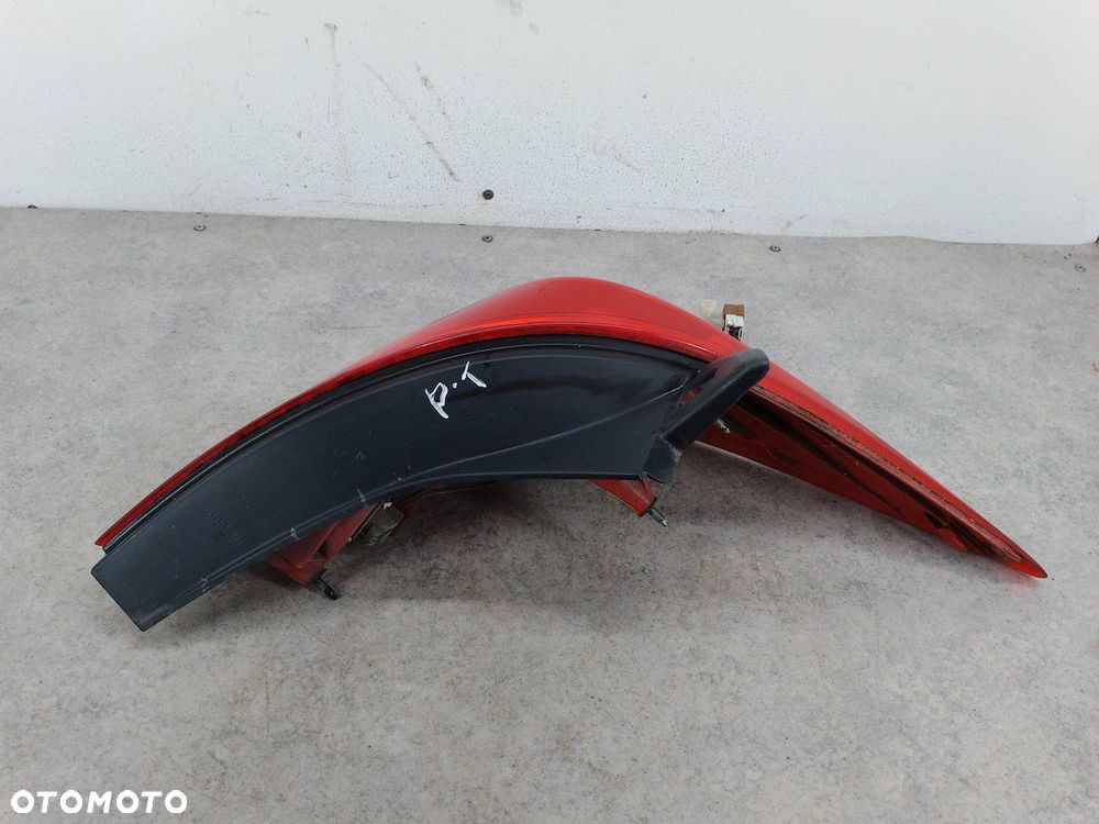 LAMPA TYLNA LEWA NISSAN TIIDA HATCHBACK 5D - 4