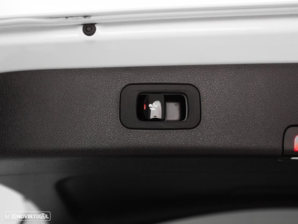 Mercedes-Benz E 300 de AMG Line - 17