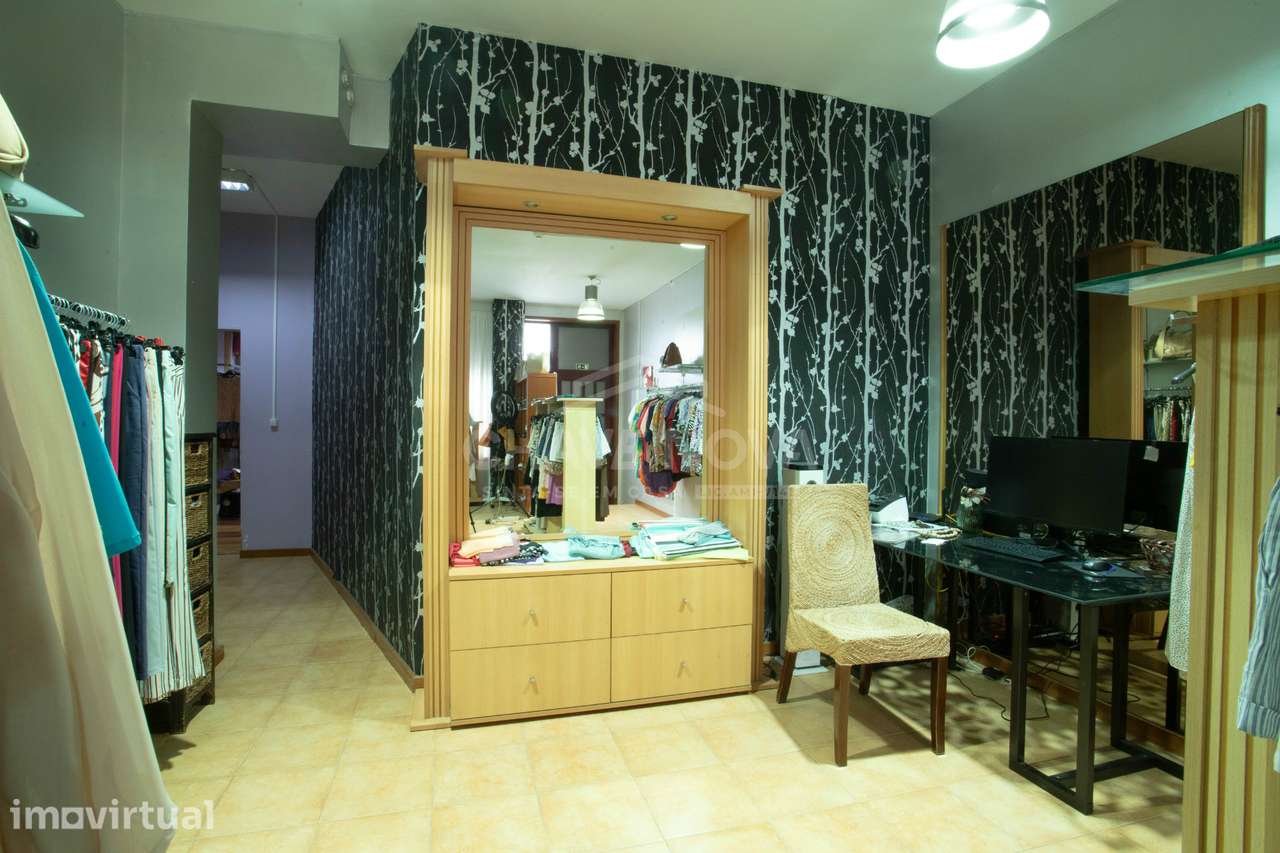 Loja Comercial em Santa Marinha (Candal) - Grande imagem: 4/25