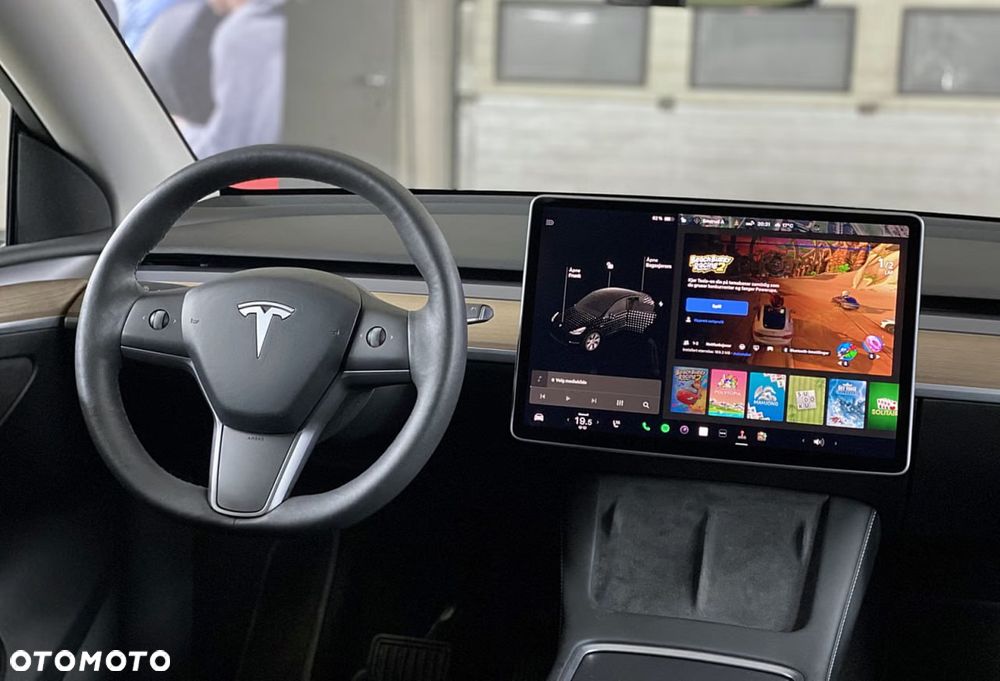 Tesla Model Y Long Range AWD - 8