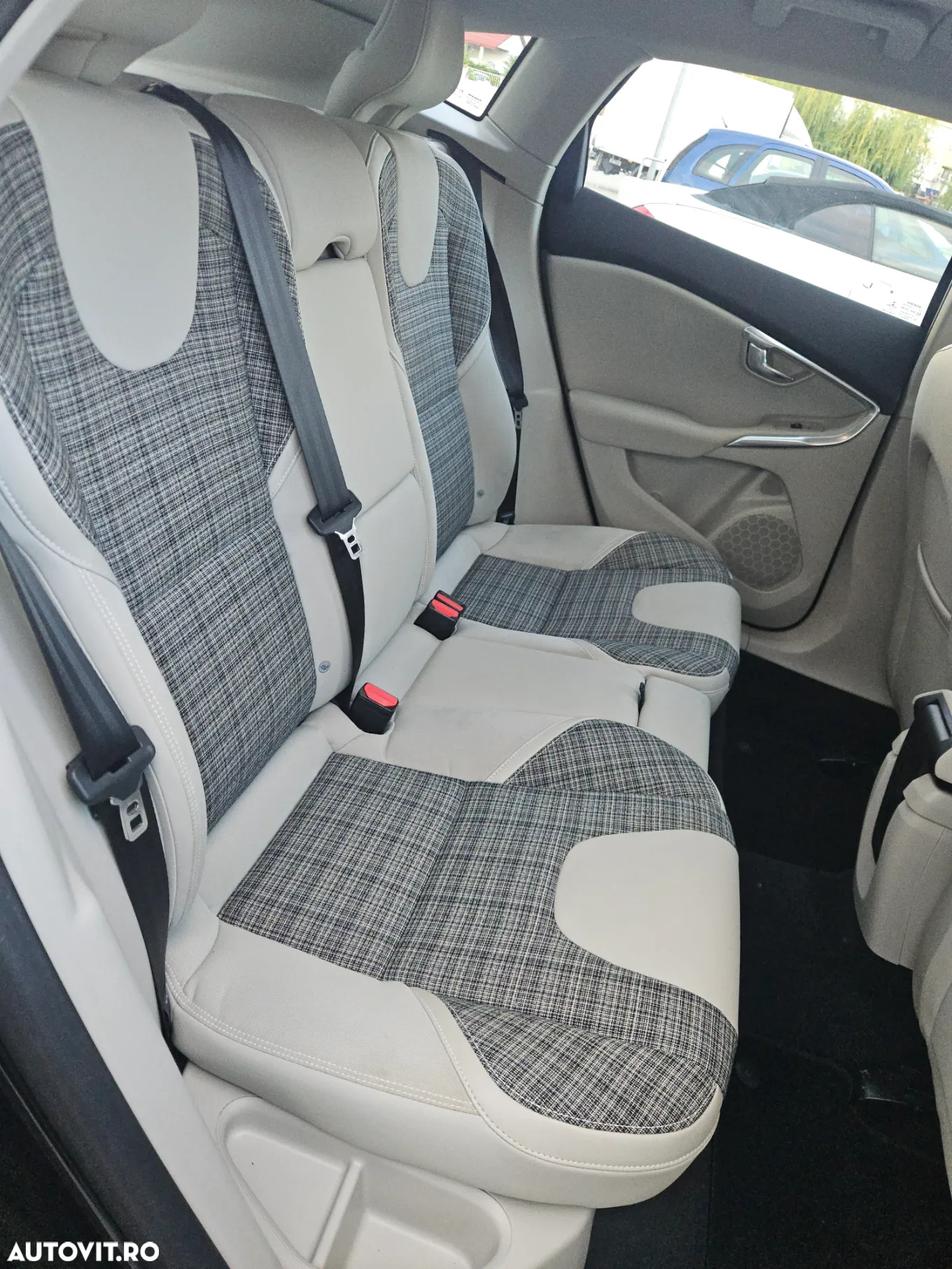 Volvo V40 D2 DRIVe Momentum - 13