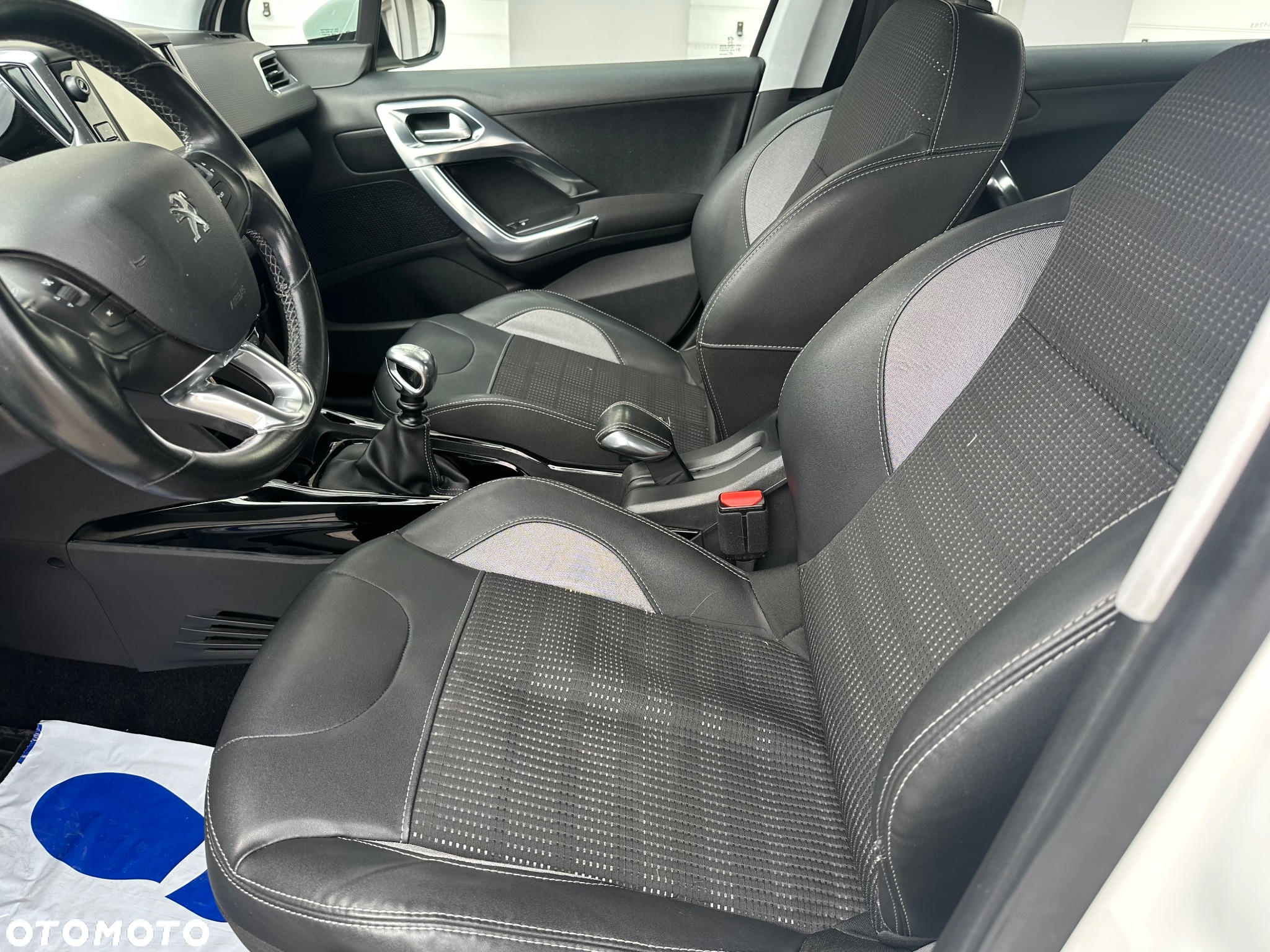 Peugeot 2008 1.6 BlueHDi Allure - 17