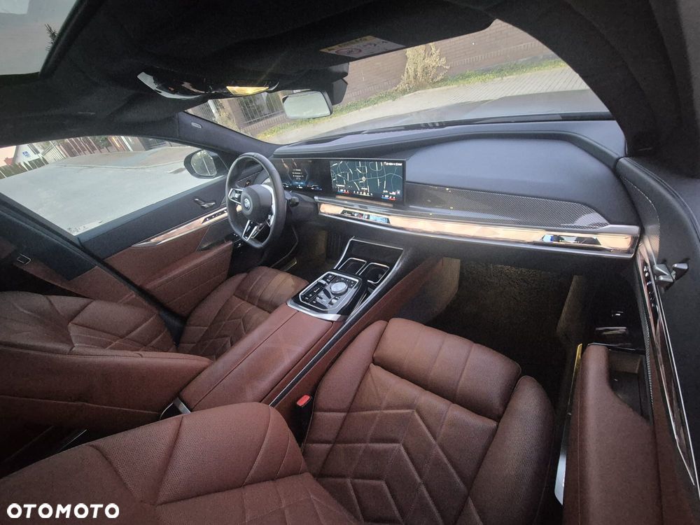 BMW Seria 7 M760e PHEV xDrive Individual Edition sport - 17