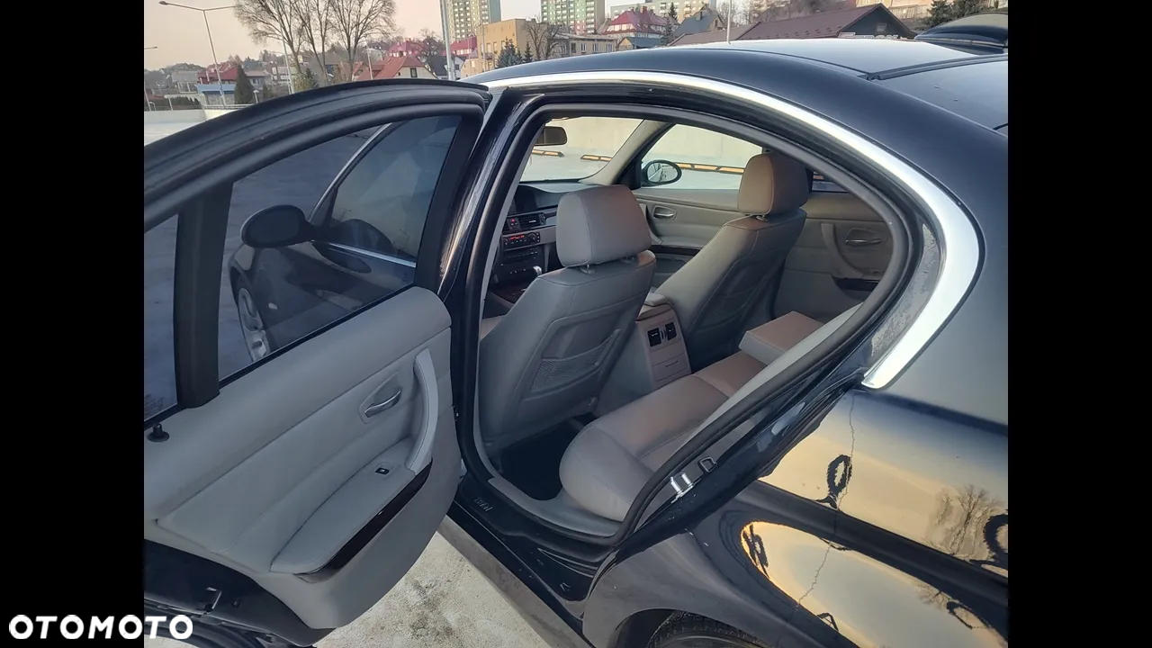 BMW Seria 3 330xi - 35
