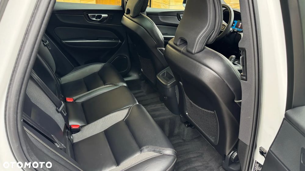 Volvo XC 60 B4 D Ultimate Dark - 27