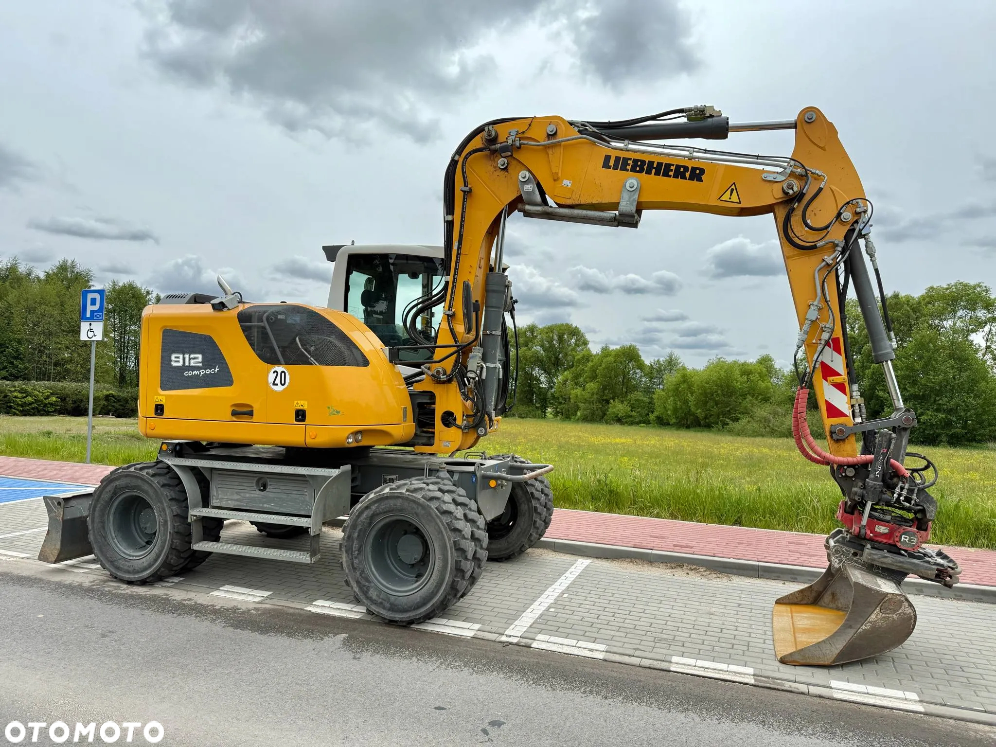 Liebherr A912 COMPACT *2017ROK, 3400 PRZEBIEGU, ROTOTILT ze szczypcami* - 3