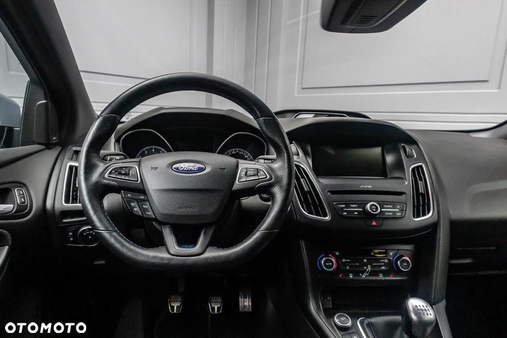 Ford Focus - 35