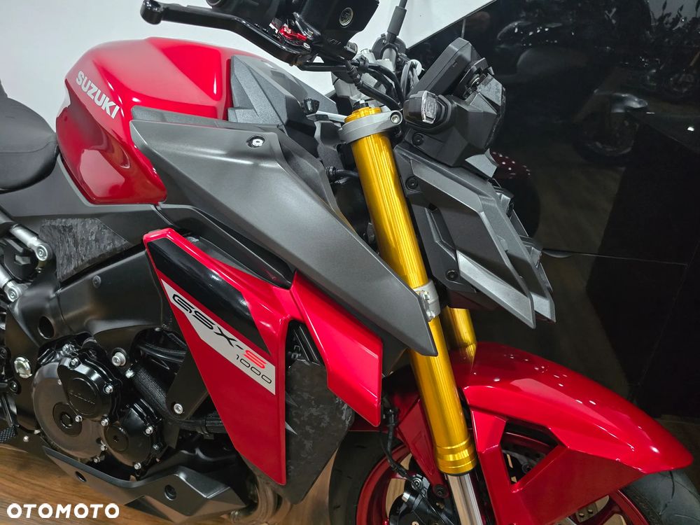 Suzuki GSX - 19