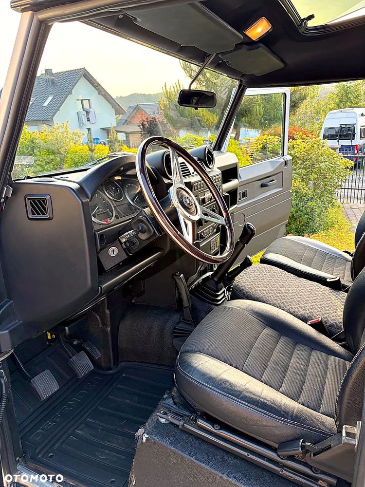 Land Rover Defender - 7
