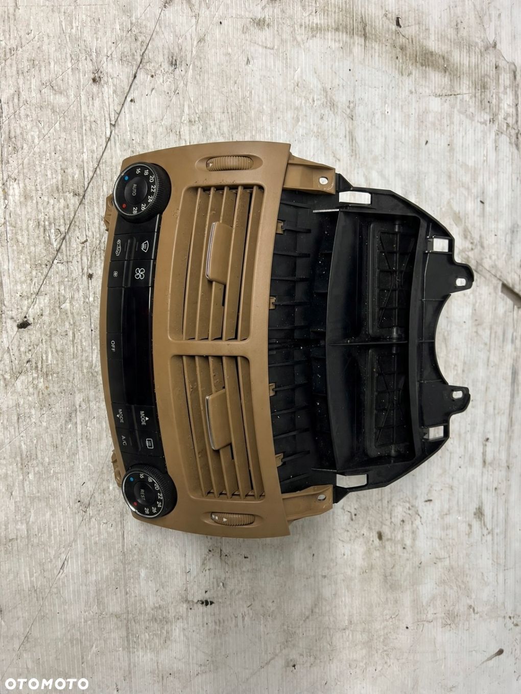 Panel sterowania klimatyzacji kratki nawiew Mercedes A2118302090 - 1