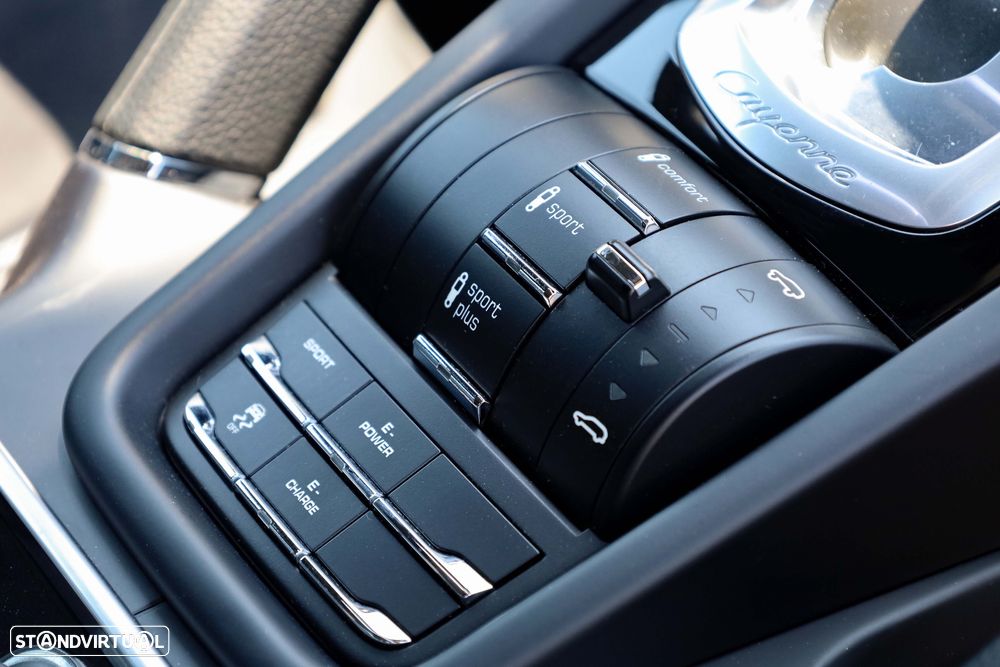Porsche Cayenne - 26