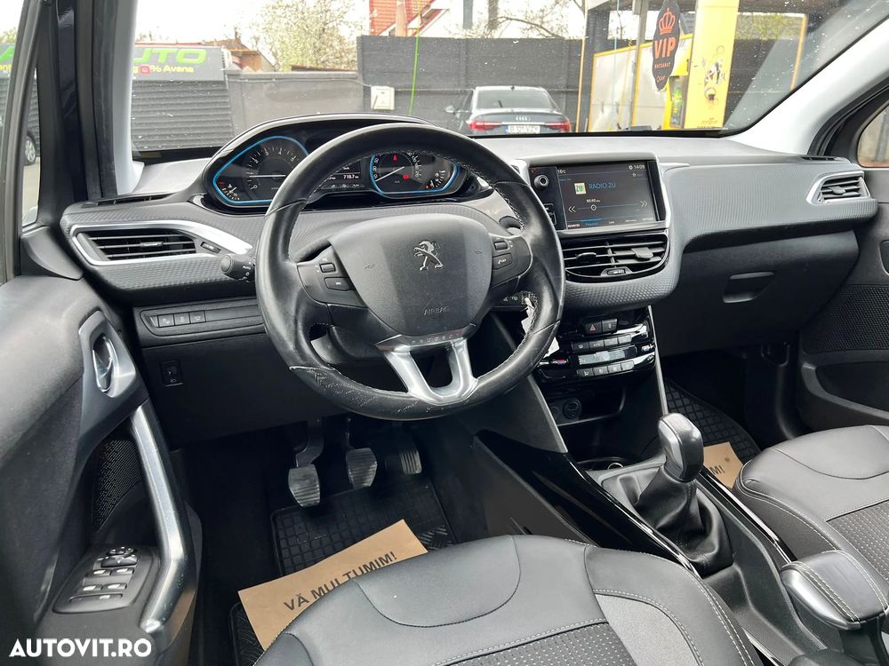 Peugeot 2008 1.2 PureTech Turbo S&S Allure - 15