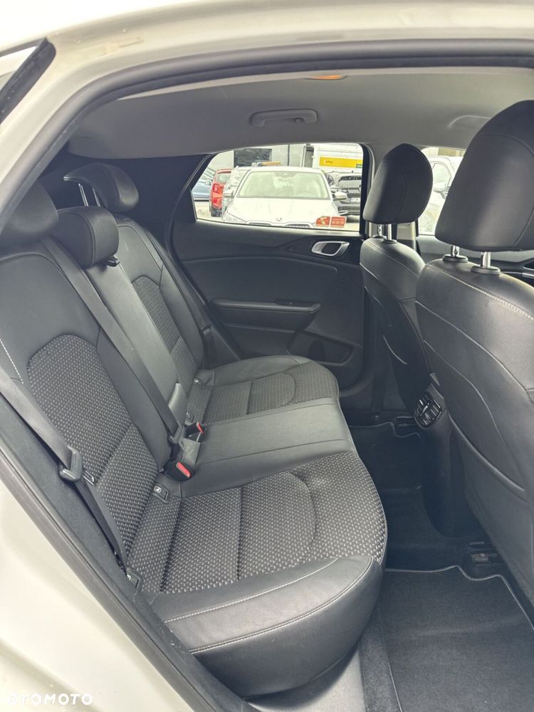 Kia XCeed 1.6 T-GDI L Business Line DCT - 25