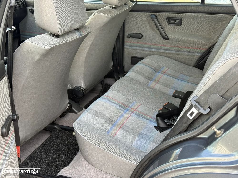 VW Golf 1.3 GL - 15