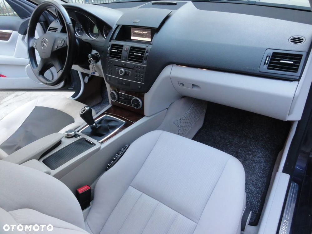 Mercedes-Benz Klasa C 180 CGI BlueEff Elegance - 13
