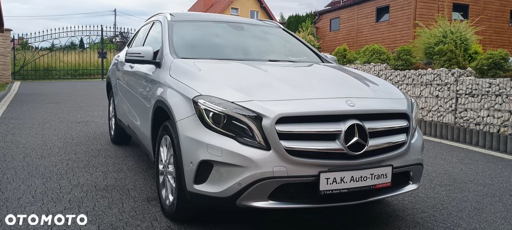 Mercedes-Benz GLA 250 4Matic 7G-DCT - 12