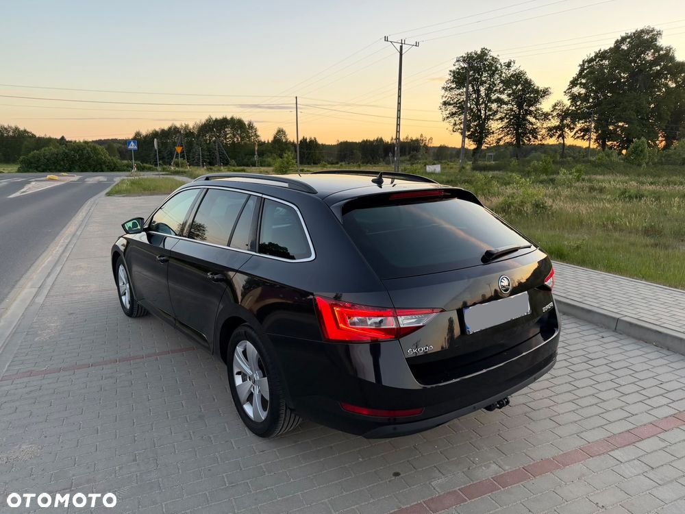 Skoda Superb 2.0 TDI Sportline - 8