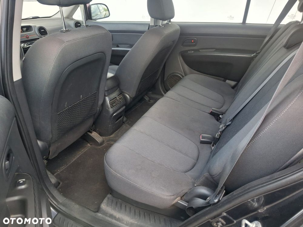 Kia Carens 2.0 EX - 17