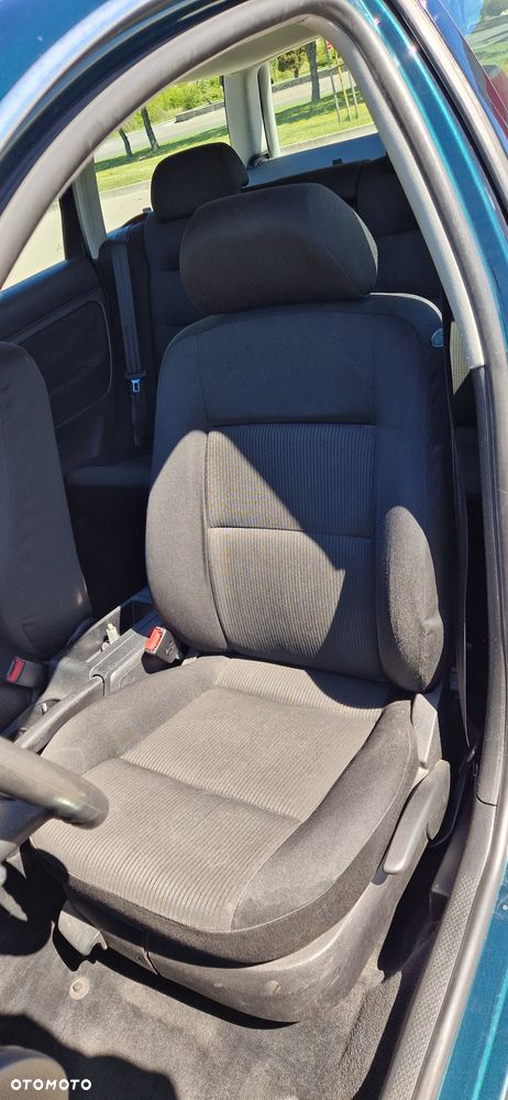Volkswagen Passat 1.6 Basis - 12