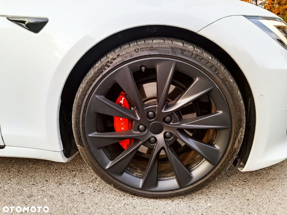 Tesla Model S Performance - 35