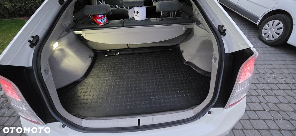 Toyota Prius 1.8 HSD Sol - 9