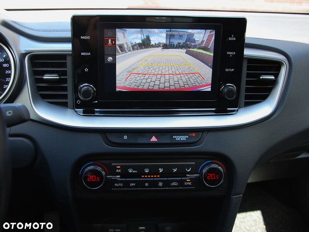 Kia Ceed - 8