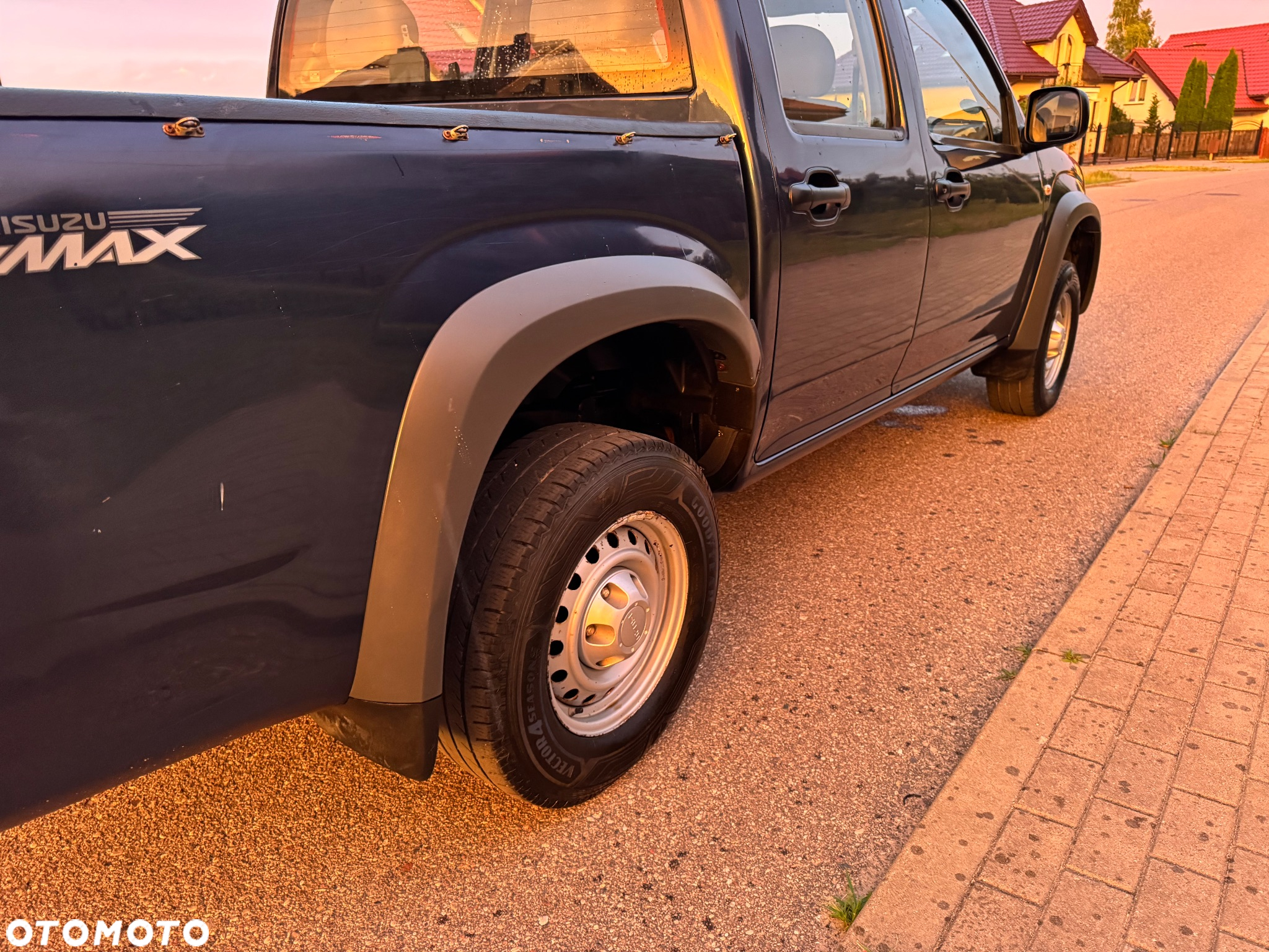 Isuzu D-Max 2.5d DC Basic - 16