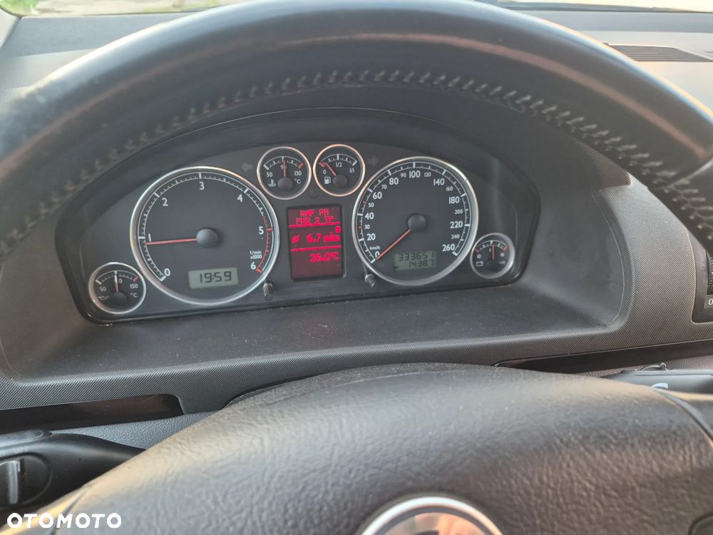 Volkswagen Sharan ver-1-9-tdi - 9