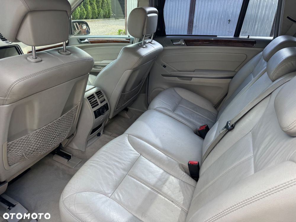 Mercedes-Benz GL - 11